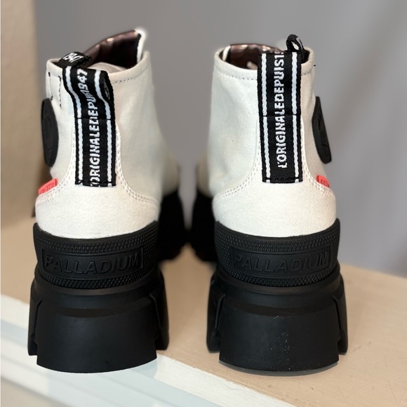 Palladium Revolt Hi TX Star White Platform Boot / 97242-116-M / Womens Size 6.5 - Picture 9 of 9